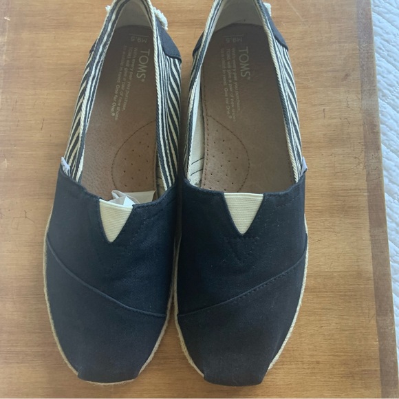 *Host pick* TOMS CLASSIC UNIVERSITY CANVAS BLACK CREAM SLIP ON/ 9.5 / UNISEX - Picture 6 of 8